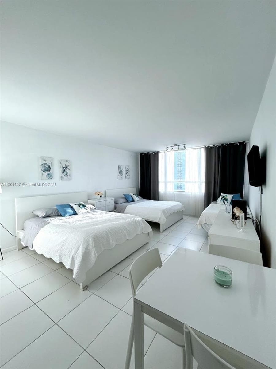 A11904607 — Miami Beach — 4