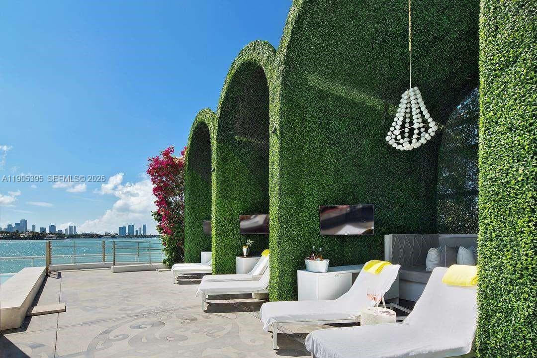 A11905395 — Miami Beach — 15
