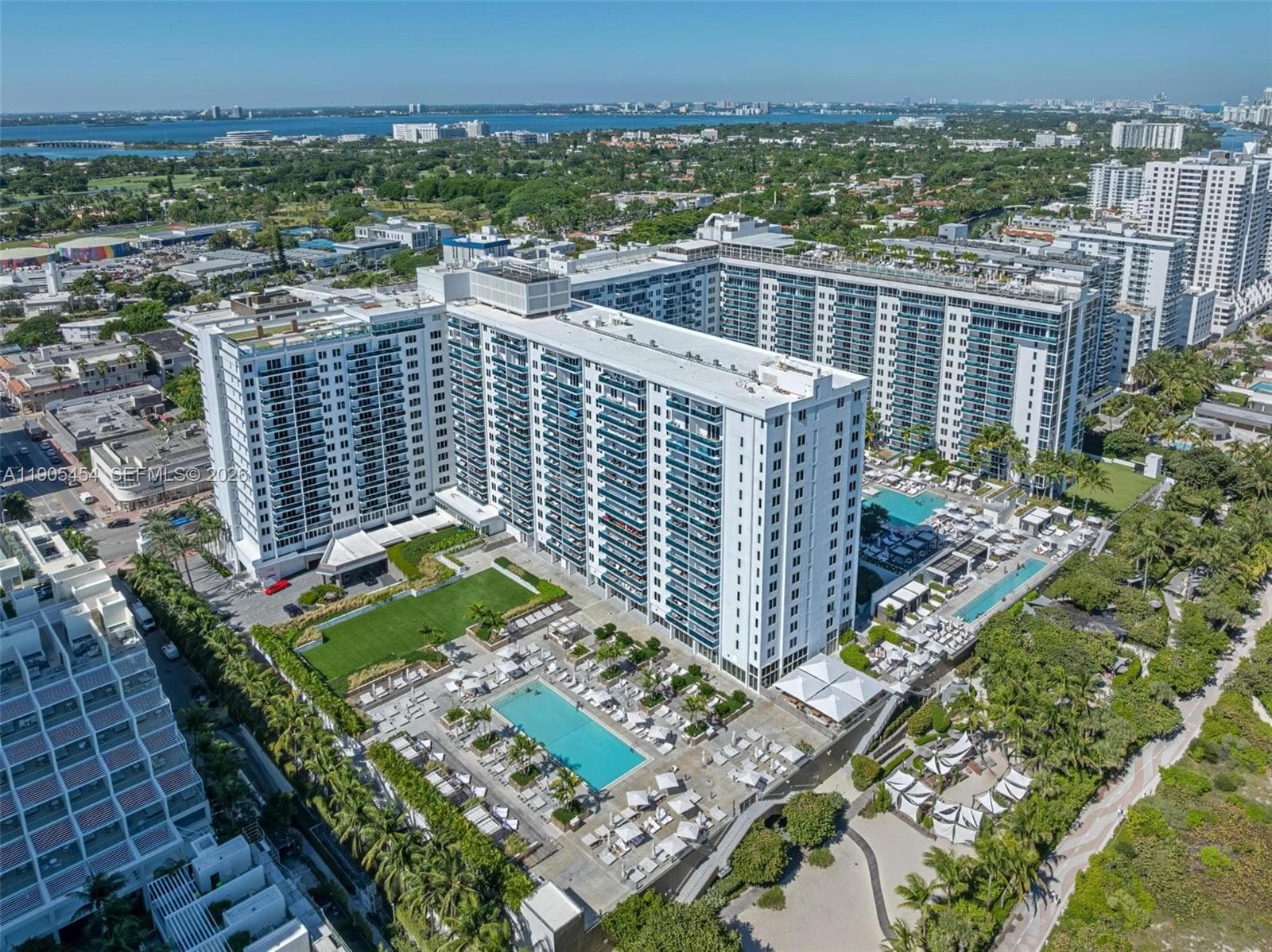 A11905454 — Miami Beach — 26