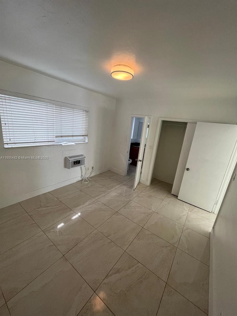 A11905482 — Miami Beach — 32