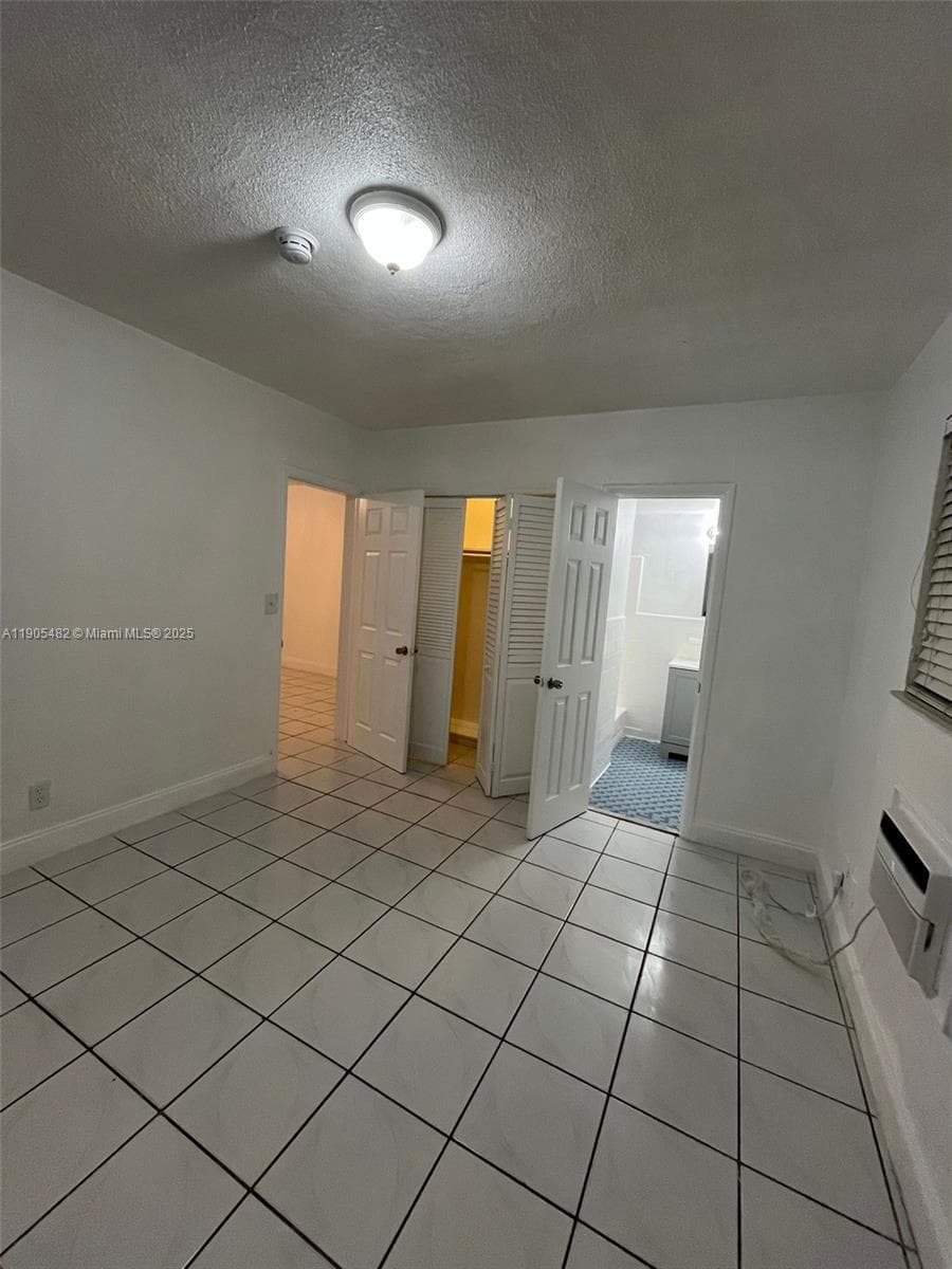 A11905482 — Miami Beach — 37