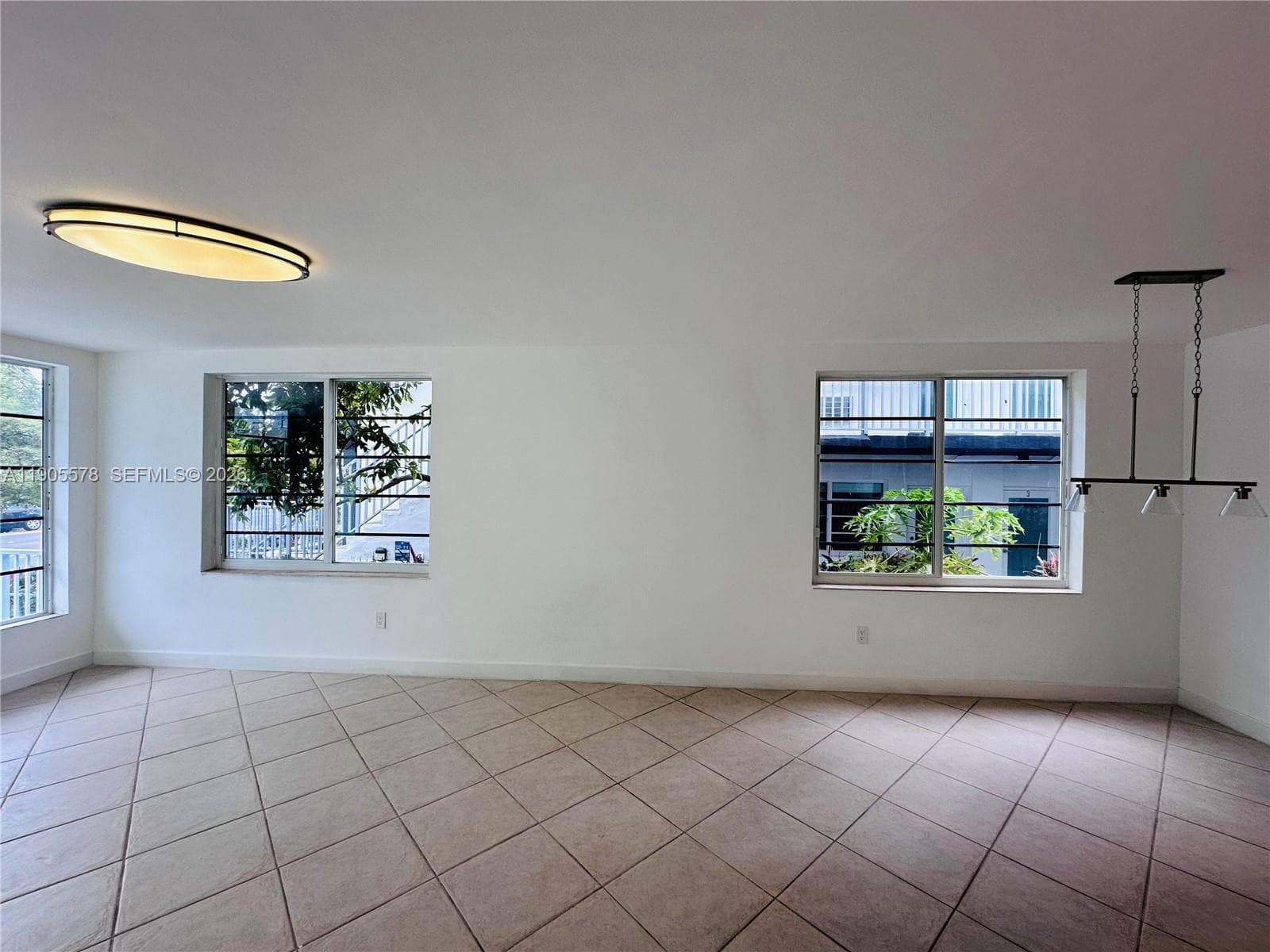 A11905578 — Miami Beach