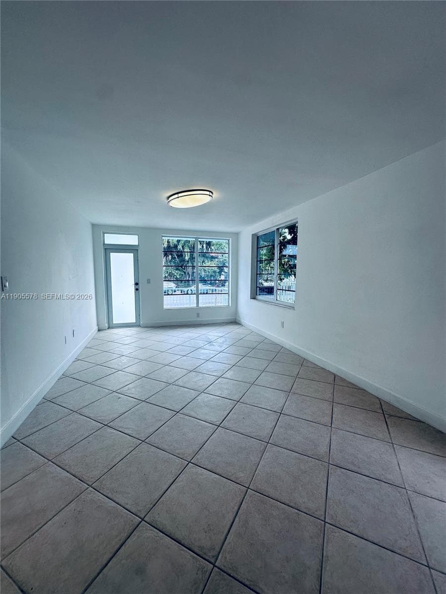 A11905578 — Miami Beach — 14