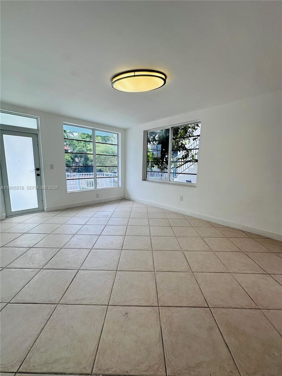 A11905578 — Miami Beach — 18