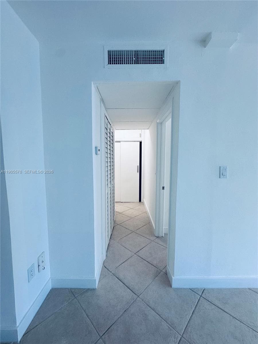 A11905578 — Miami Beach — 11