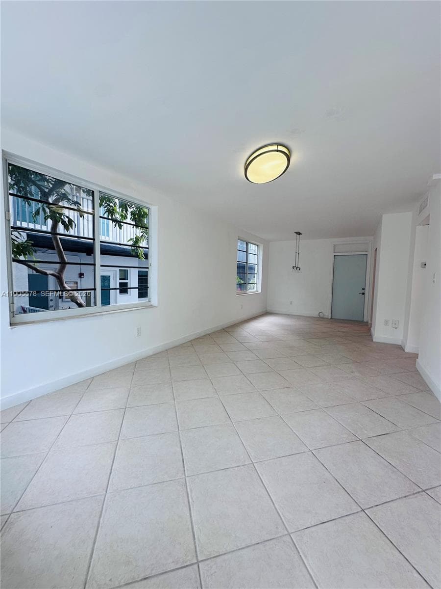 A11905578 — Miami Beach — 21