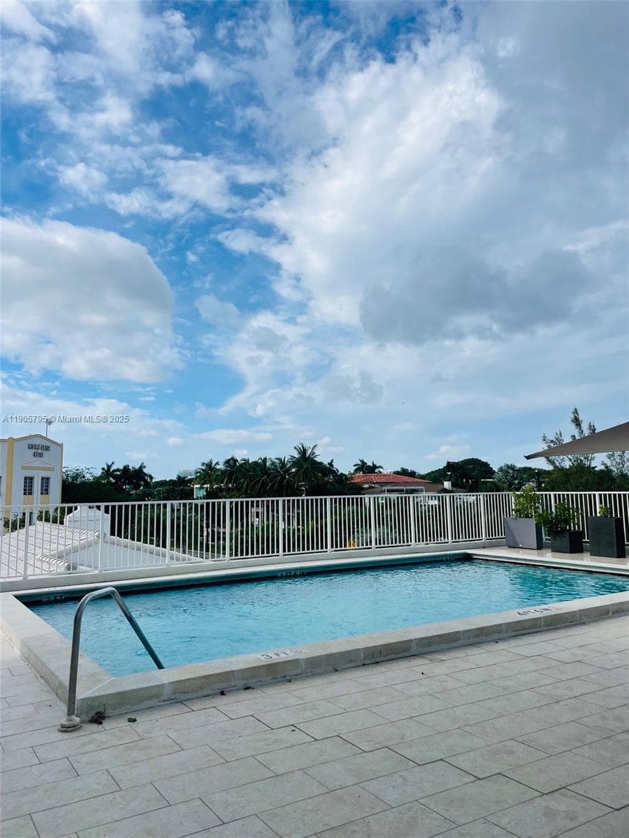 A11905795 — Miami Beach — 33