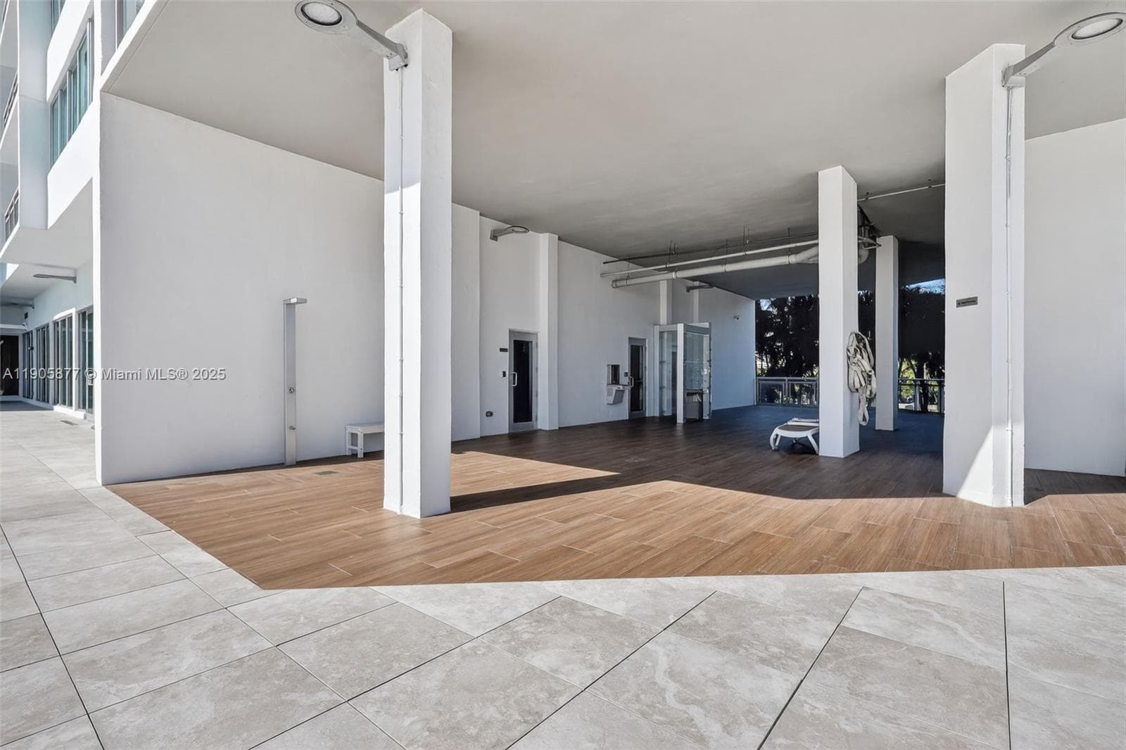 A11905877 — Miami Beach — 62