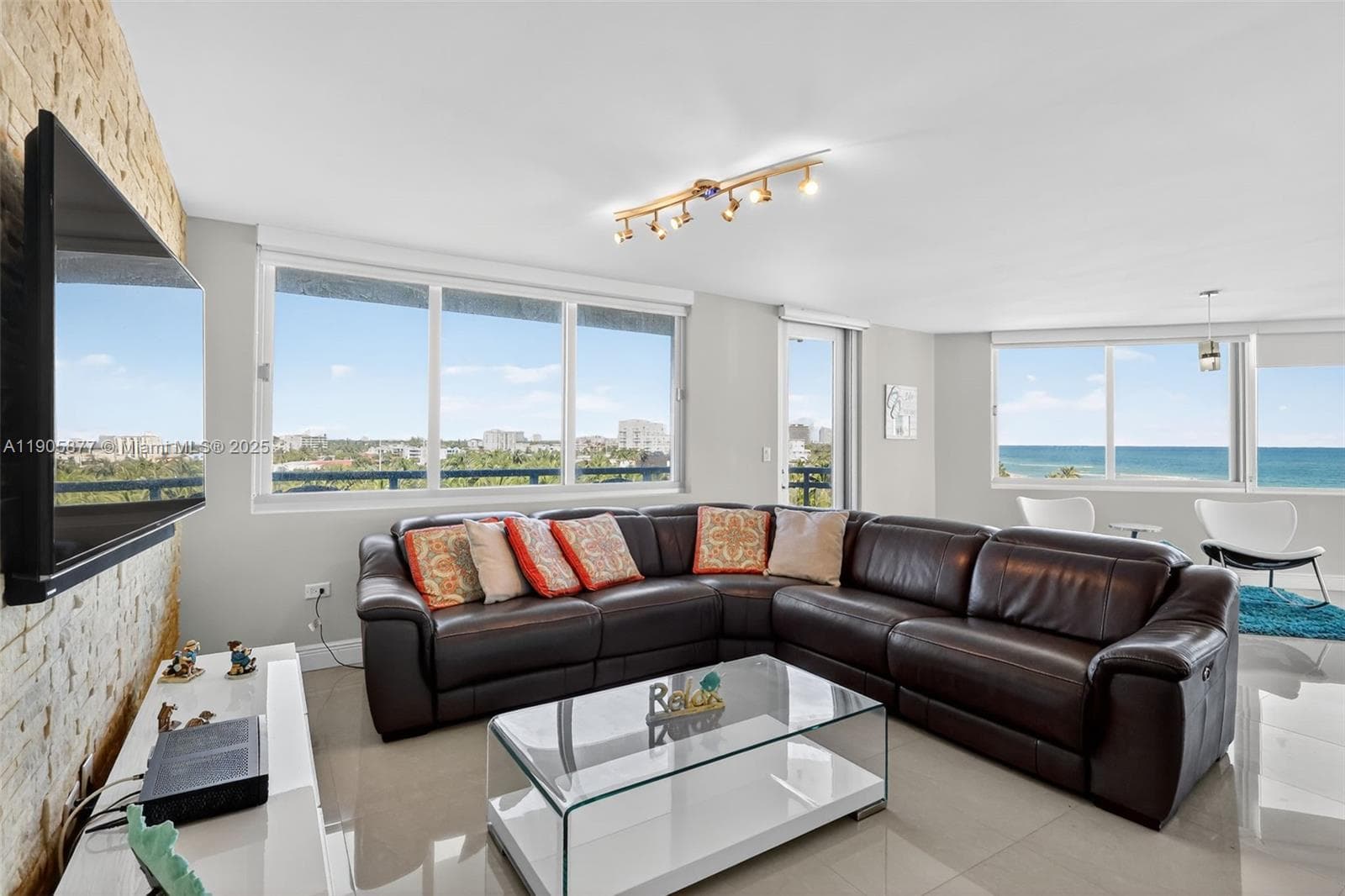 A11905877 — Miami Beach — 13