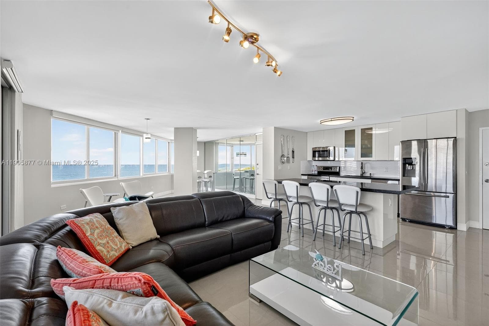 A11905877 — Miami Beach — 12