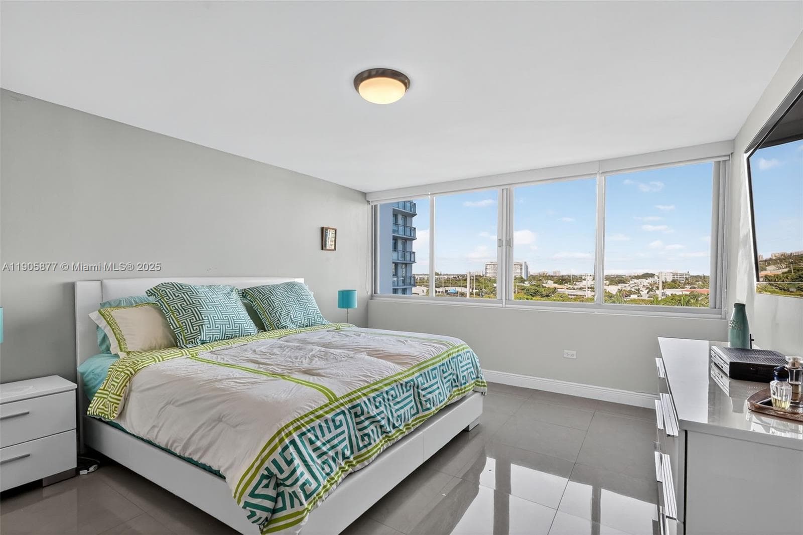 A11905877 — Miami Beach — 22