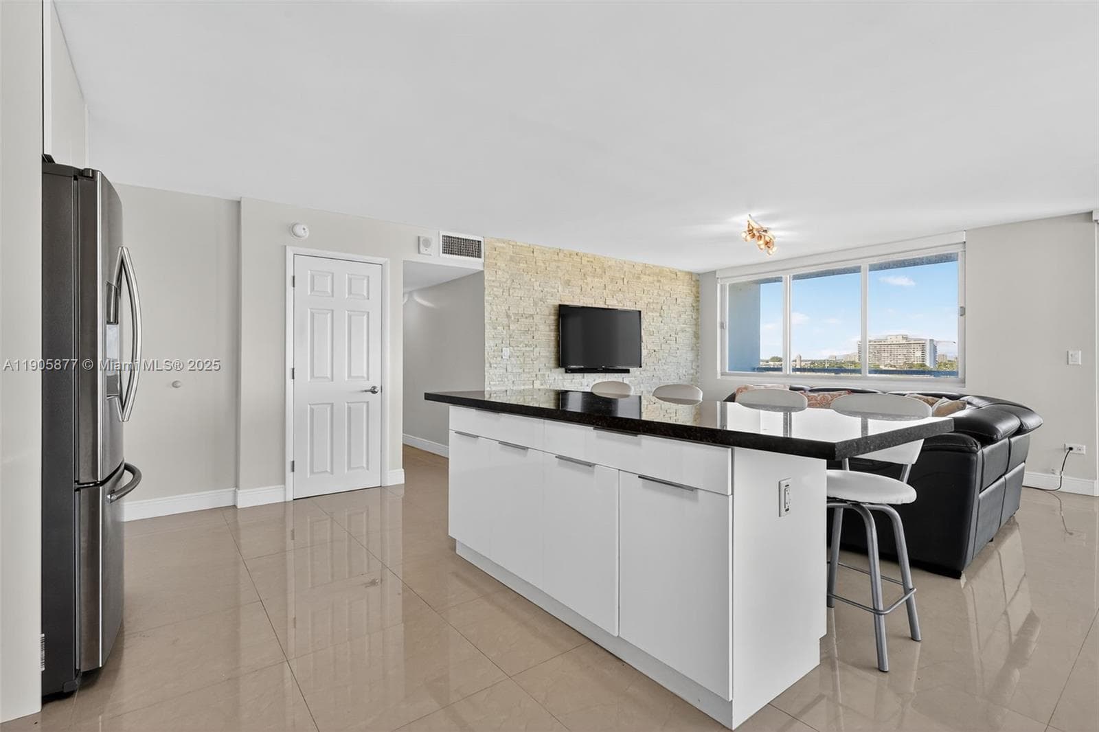 A11905877 — Miami Beach — 10