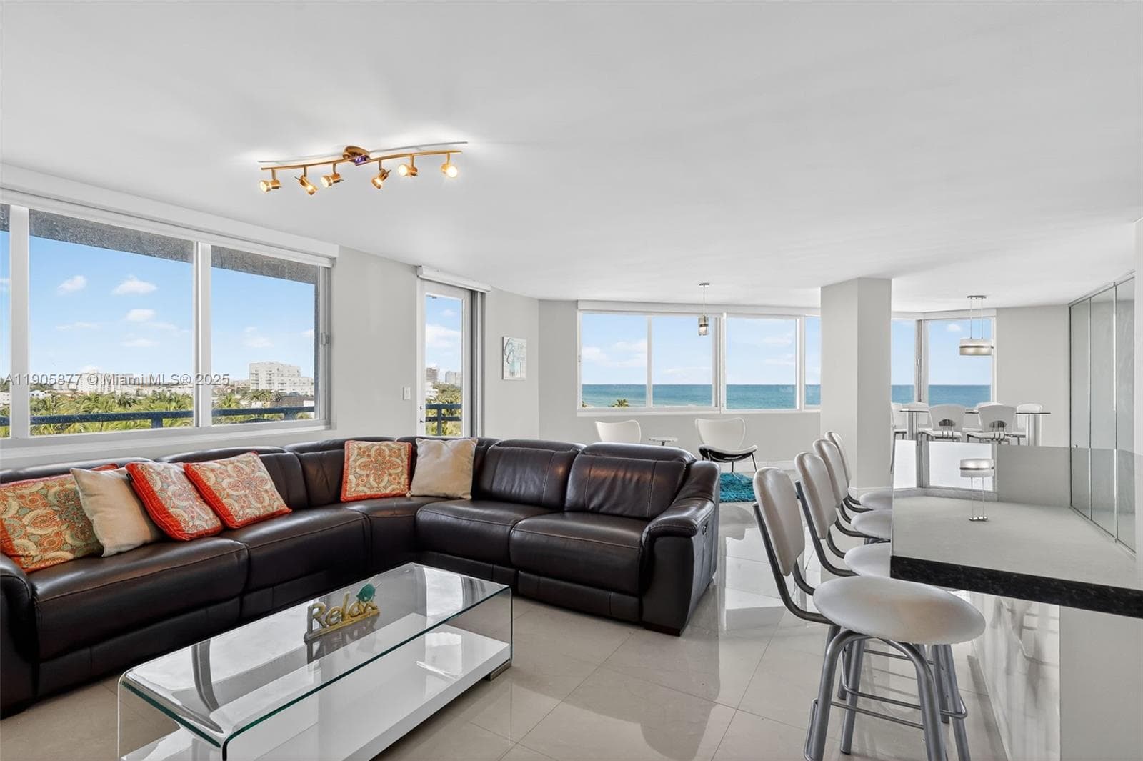 A11905877 — Miami Beach — 11