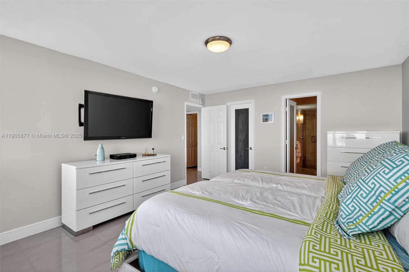 A11905877 — Miami Beach — 25