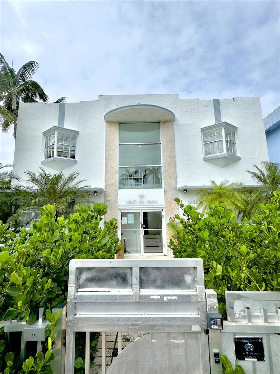 A11906214 — Miami Beach