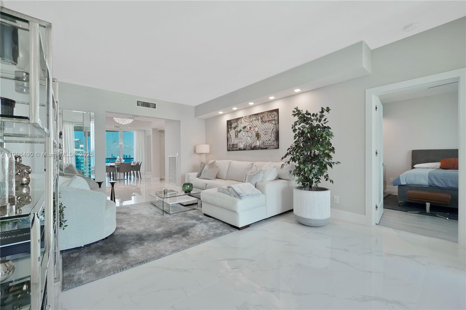 A11906490 — Miami Beach — 27