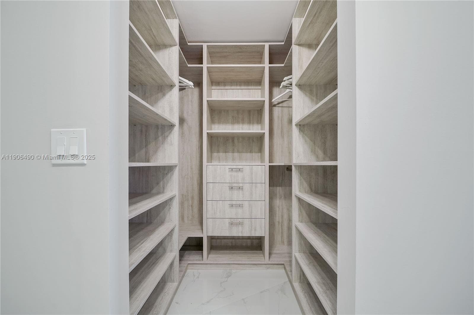 A11906490 — Miami Beach — 46
