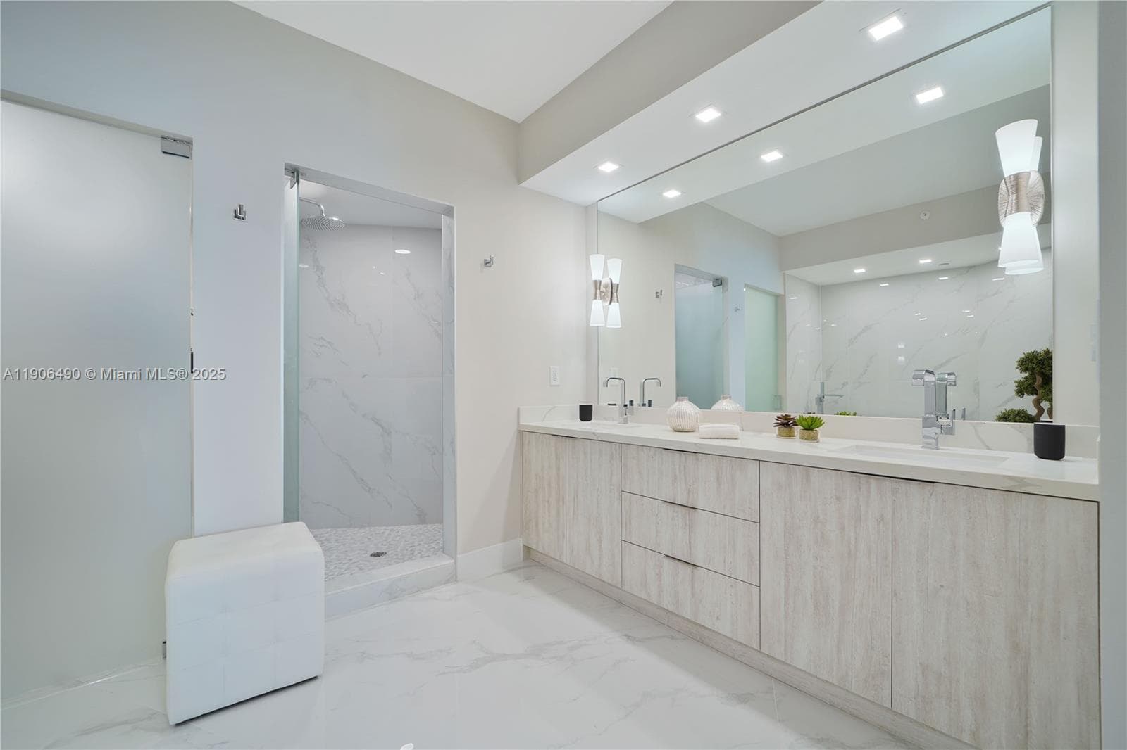 A11906490 — Miami Beach — 43