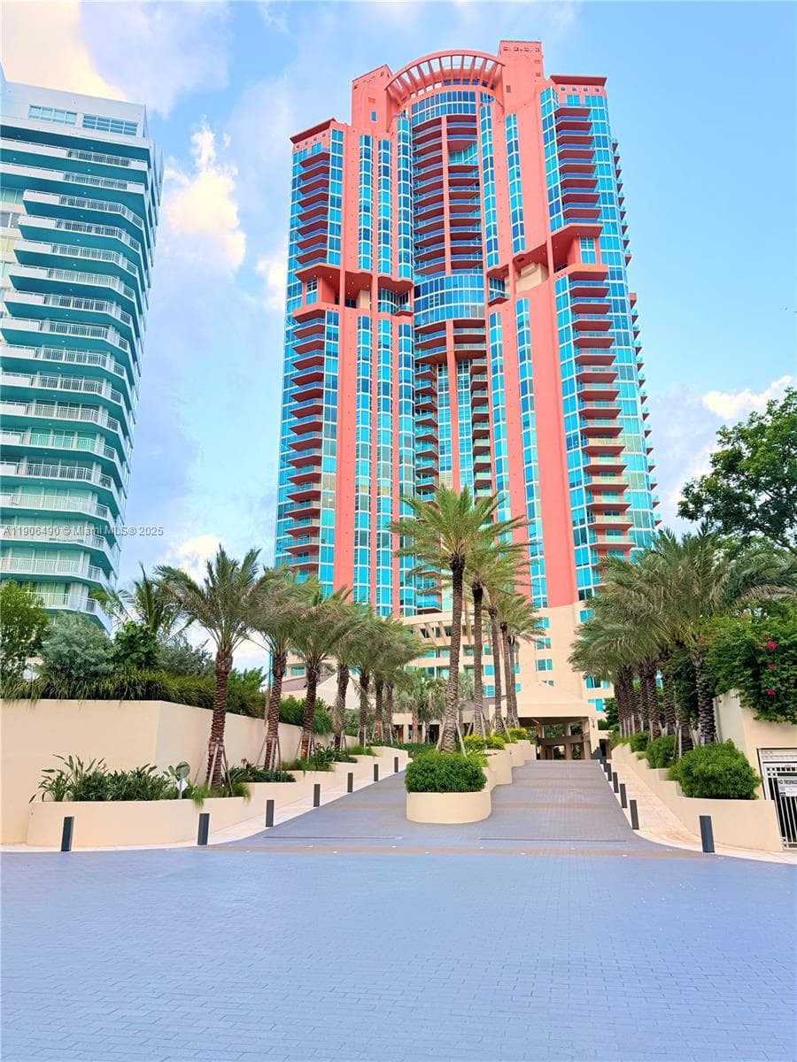 A11906490 — Miami Beach — 98