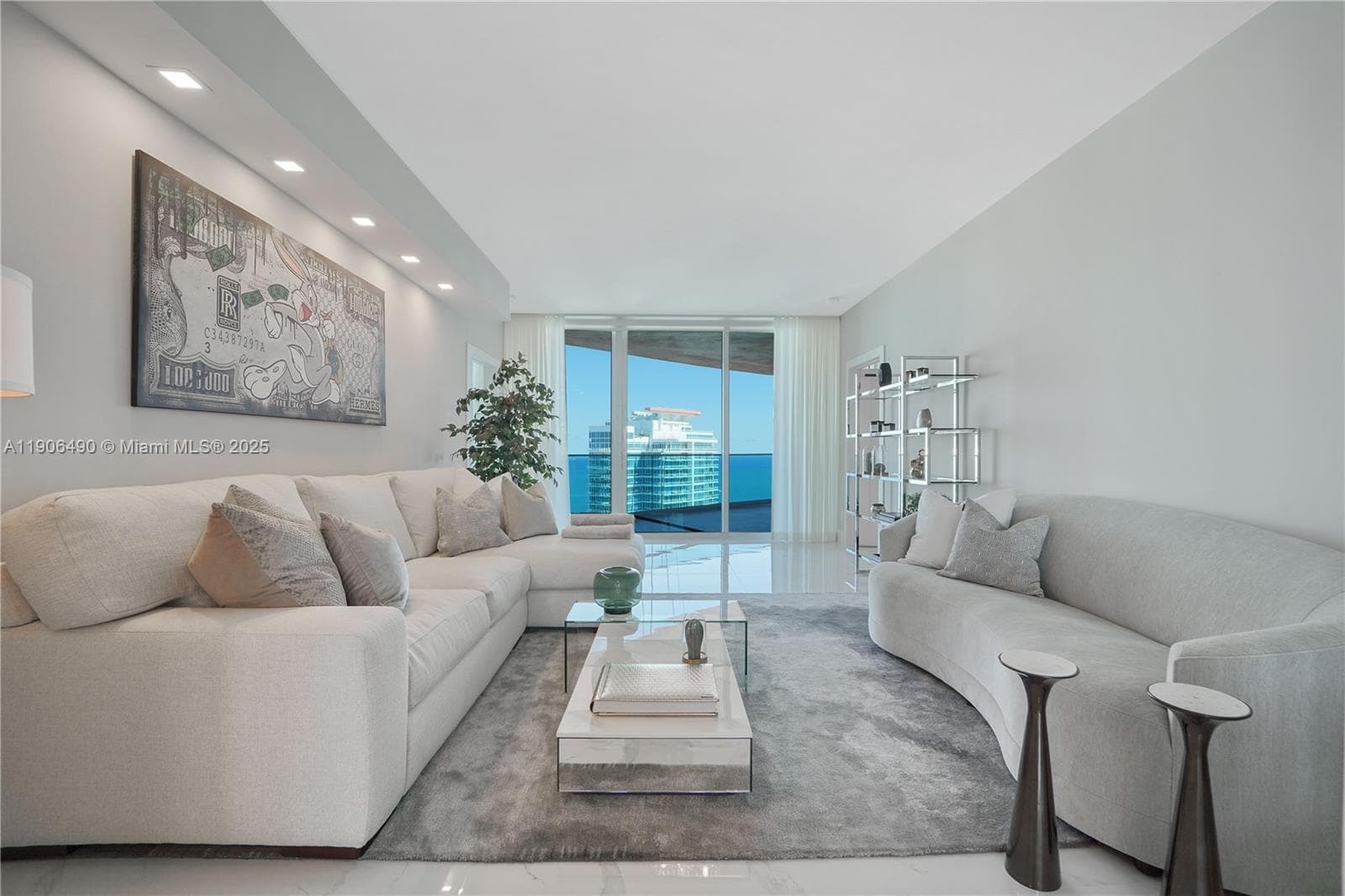A11906490 — Miami Beach — 28