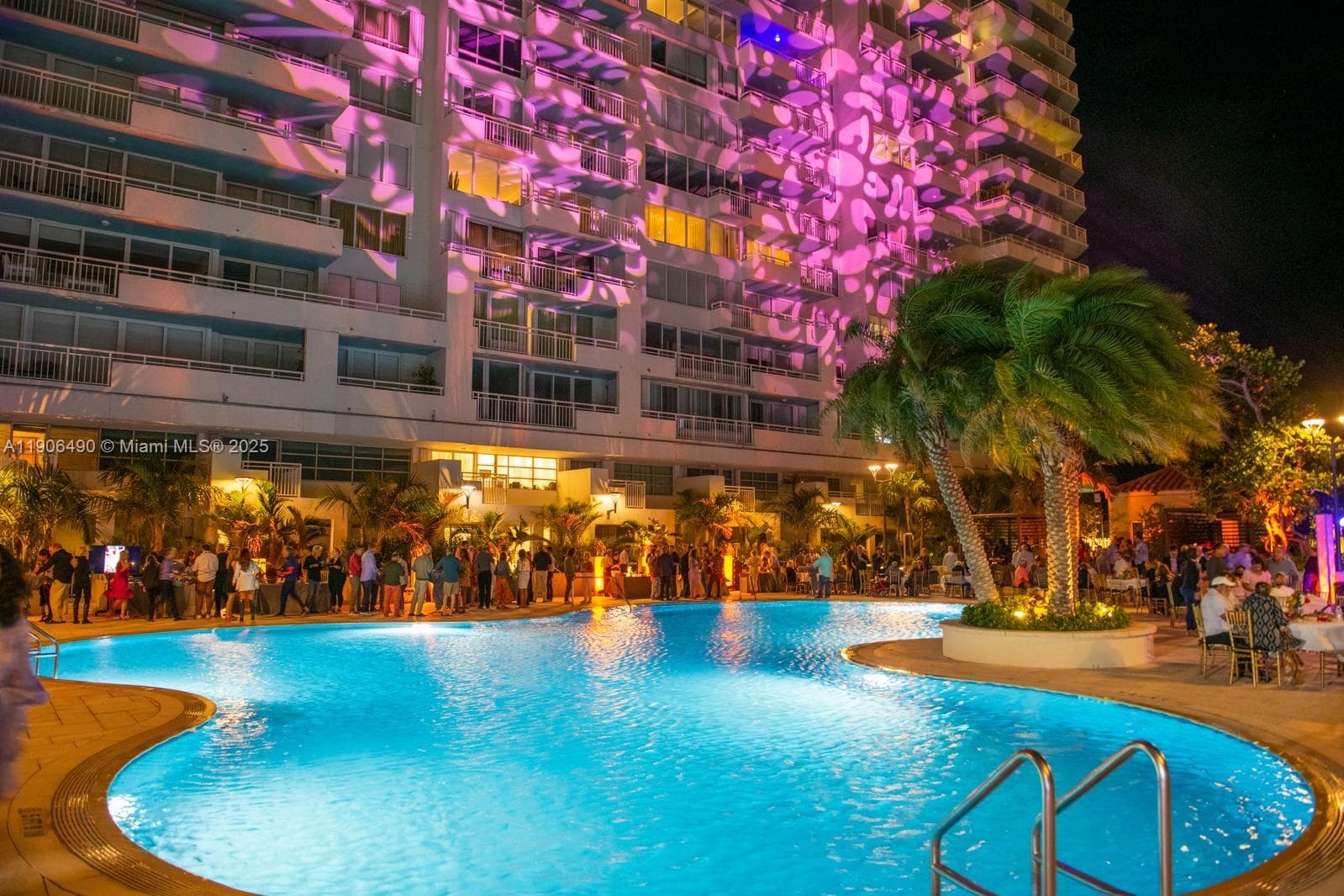 A11906490 — Miami Beach — 92