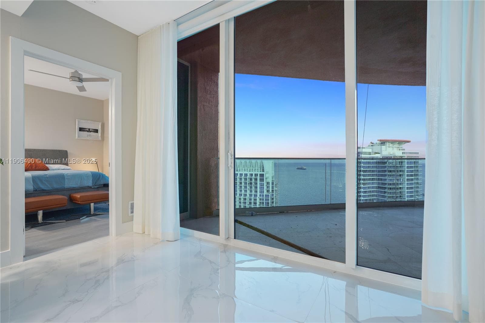 A11906490 — Miami Beach — 33