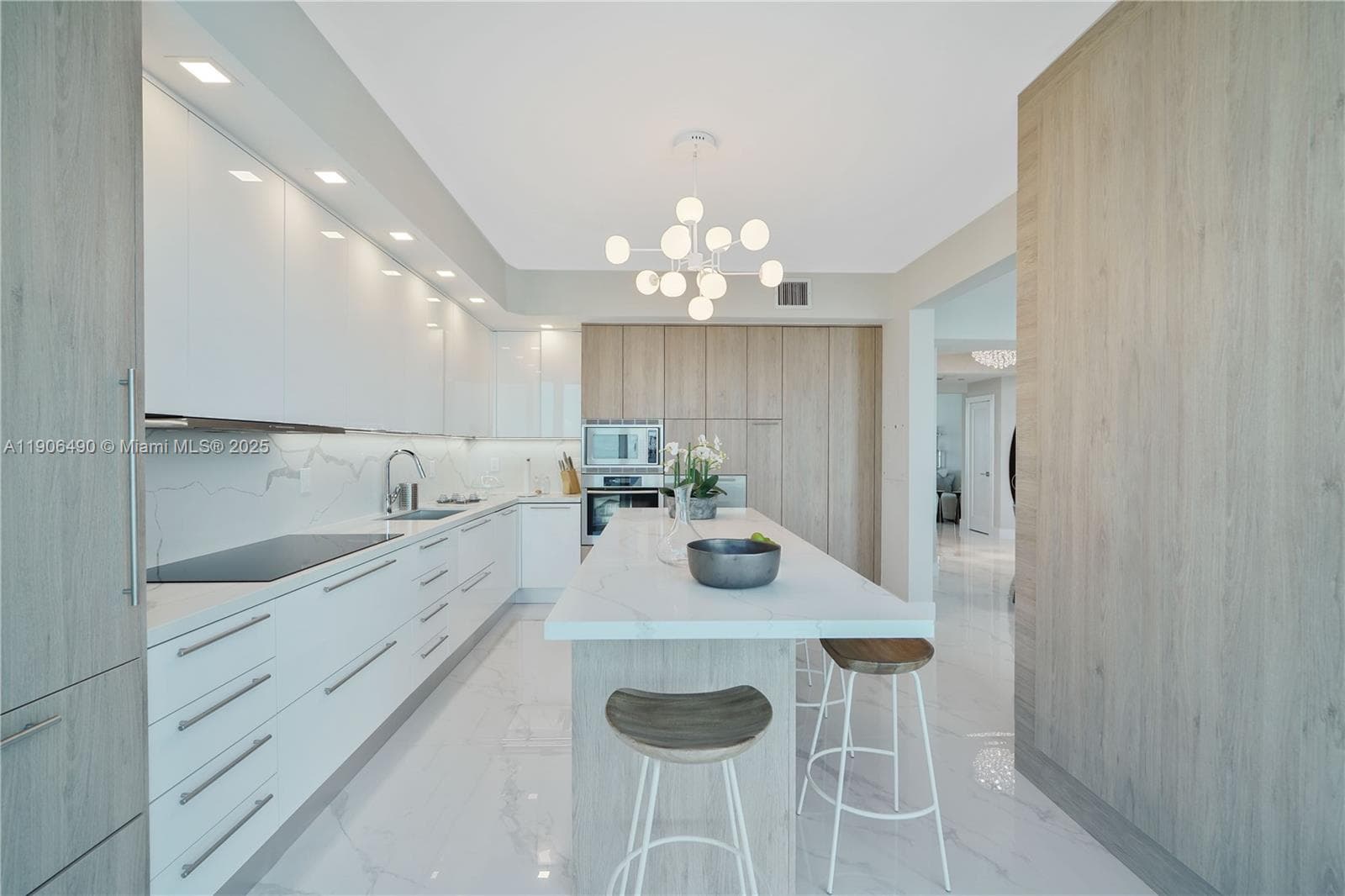 A11906490 — Miami Beach — 14