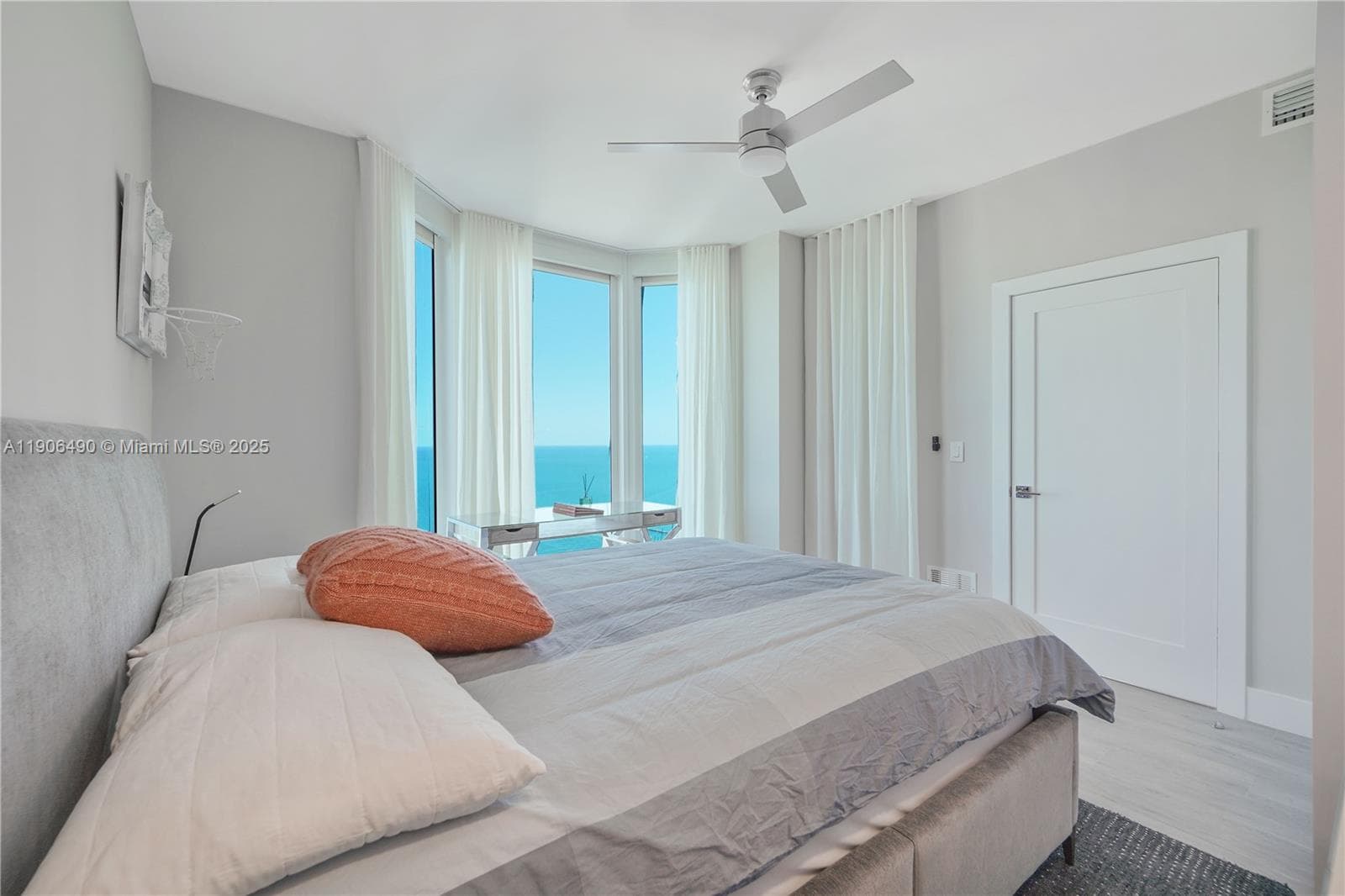 A11906490 — Miami Beach — 55