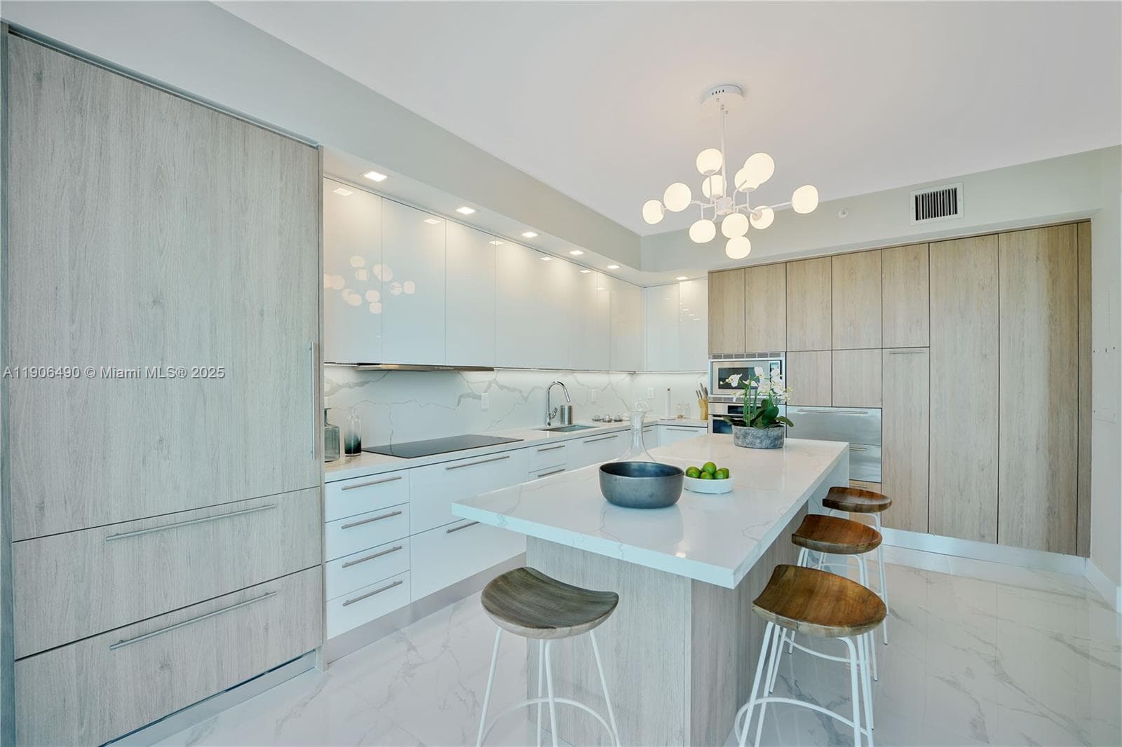 A11906490 — Miami Beach — 15