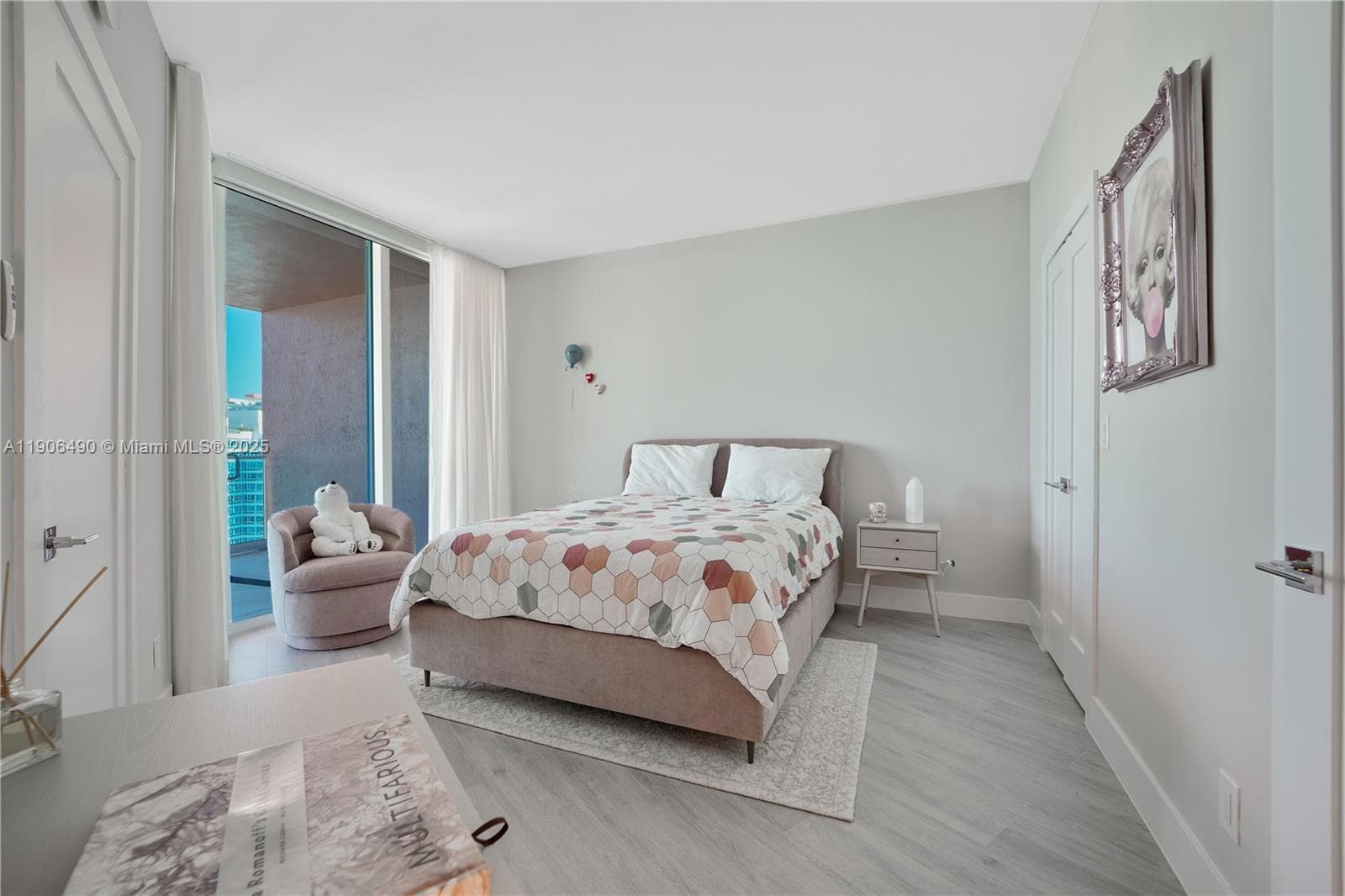 A11906490 — Miami Beach — 48
