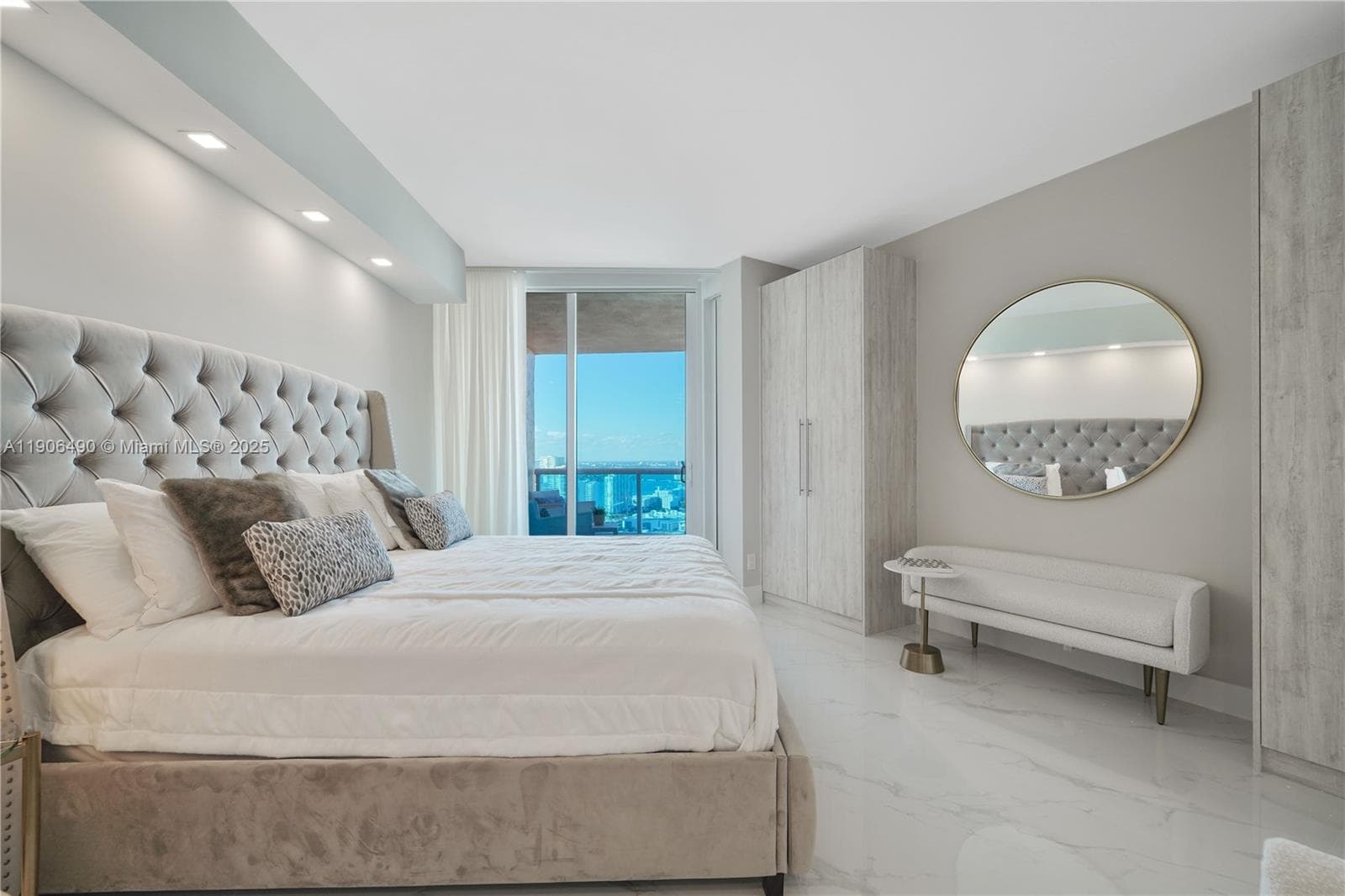 A11906490 — Miami Beach — 35