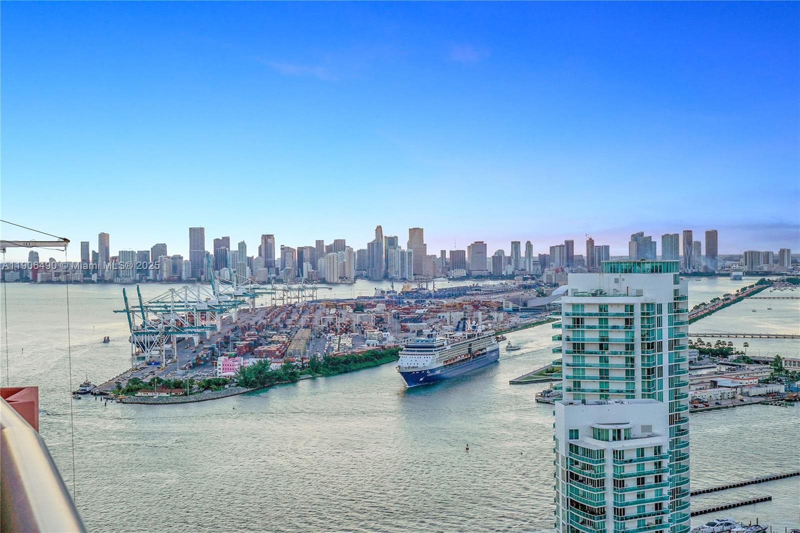 A11906490 — Miami Beach — 64