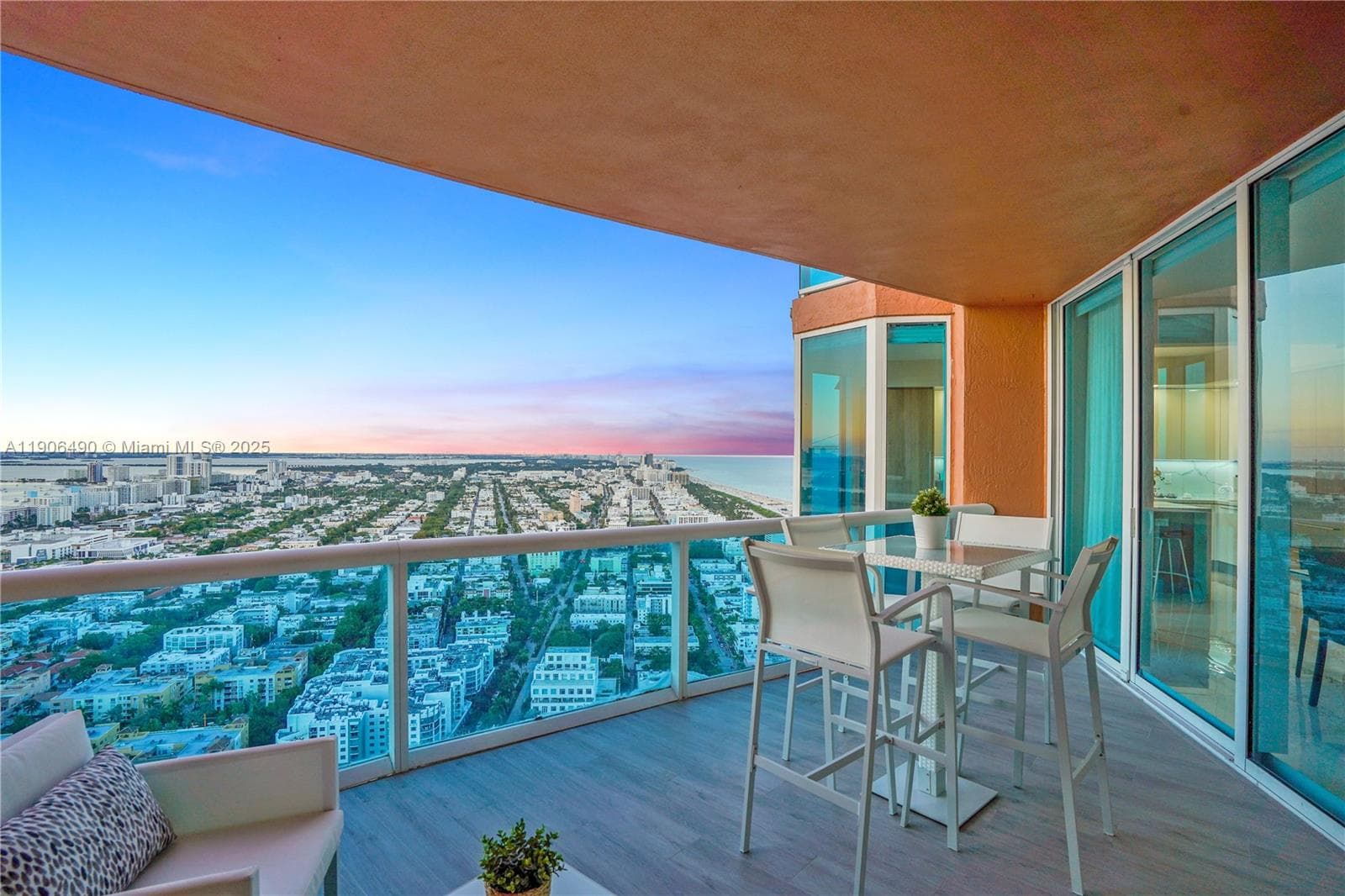 A11906490 — Miami Beach — 70
