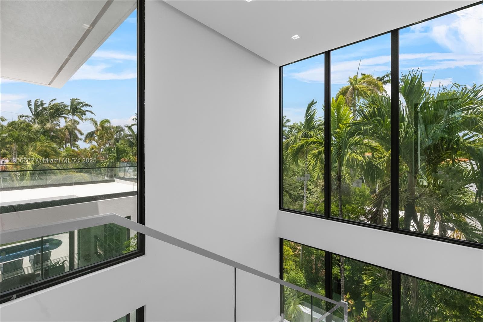 A11906662 — Miami Beach — 26
