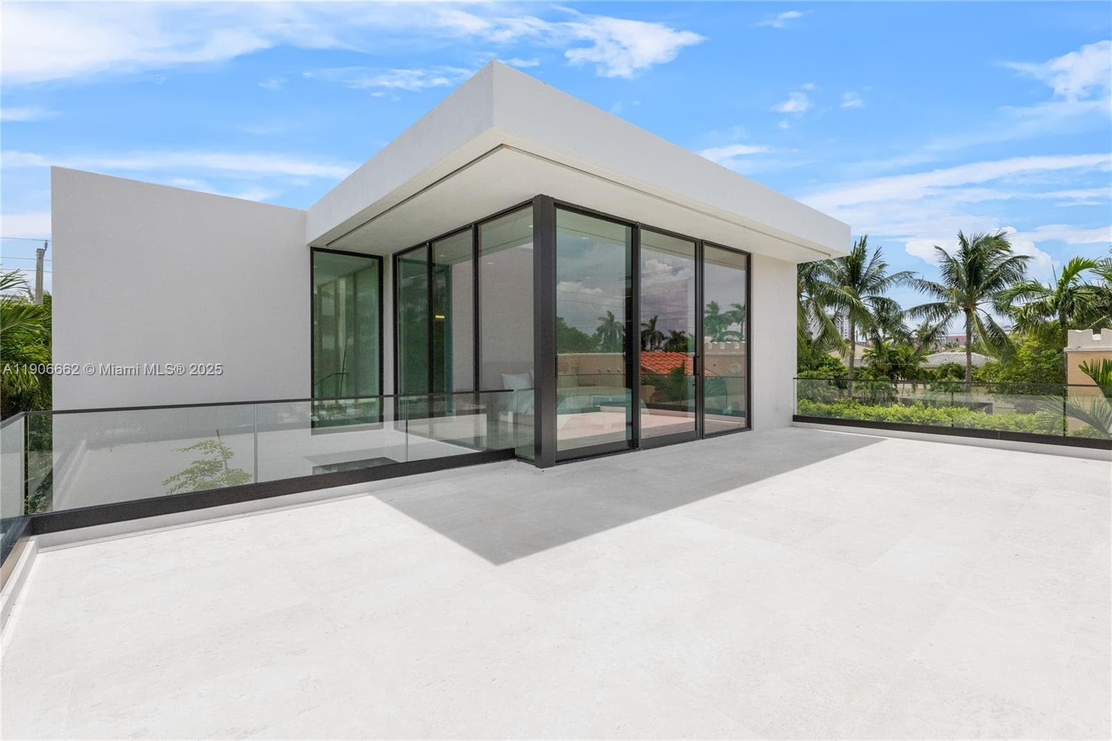 A11906662 — Miami Beach — 22