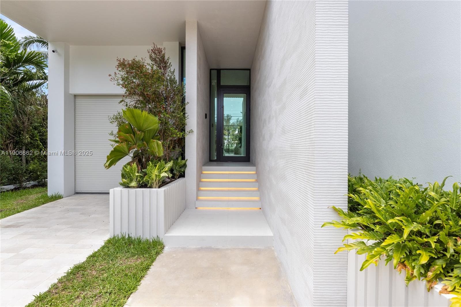 A11906662 — Miami Beach — 3