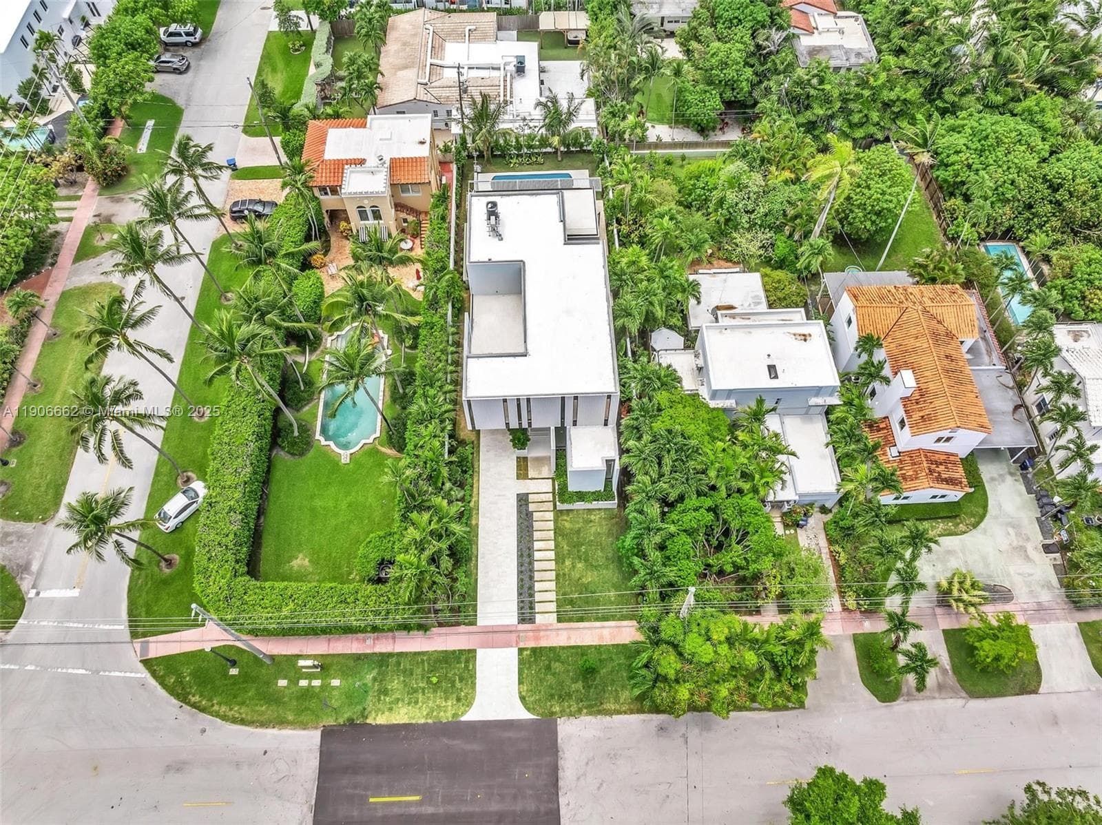 A11906662 — Miami Beach — 34