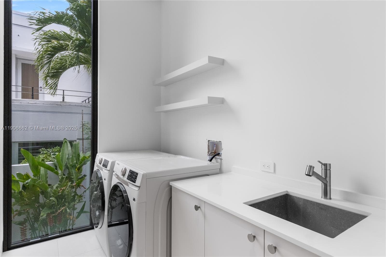 A11906662 — Miami Beach — 18