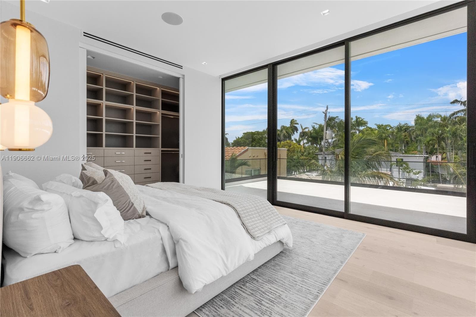 A11906662 — Miami Beach — 19
