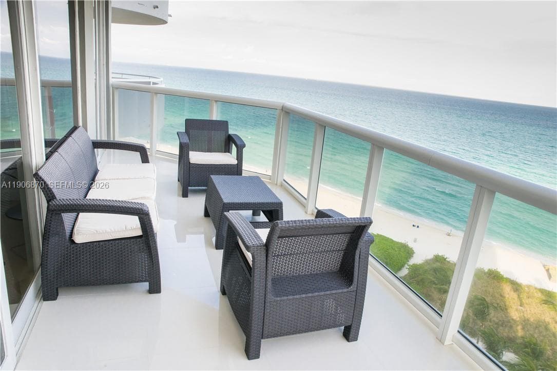 A11906870 — Miami Beach — 2