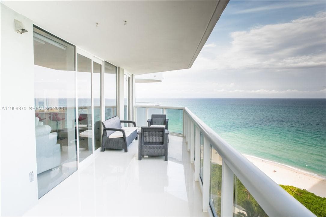 A11906870 — Miami Beach