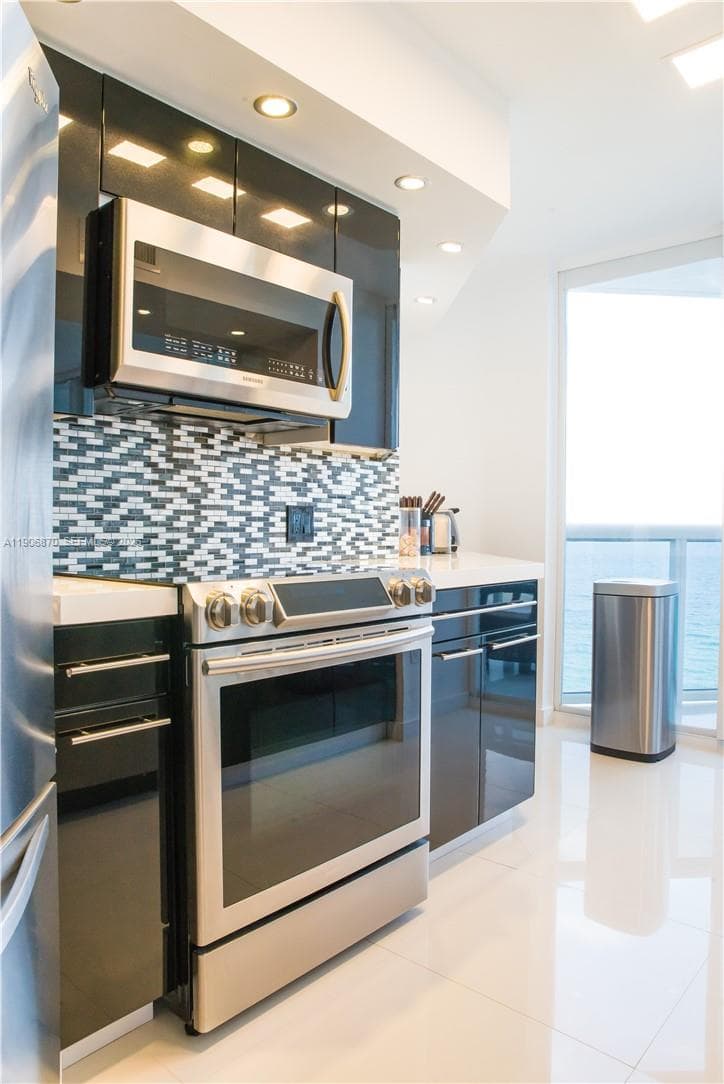 A11906870 — Miami Beach — 20