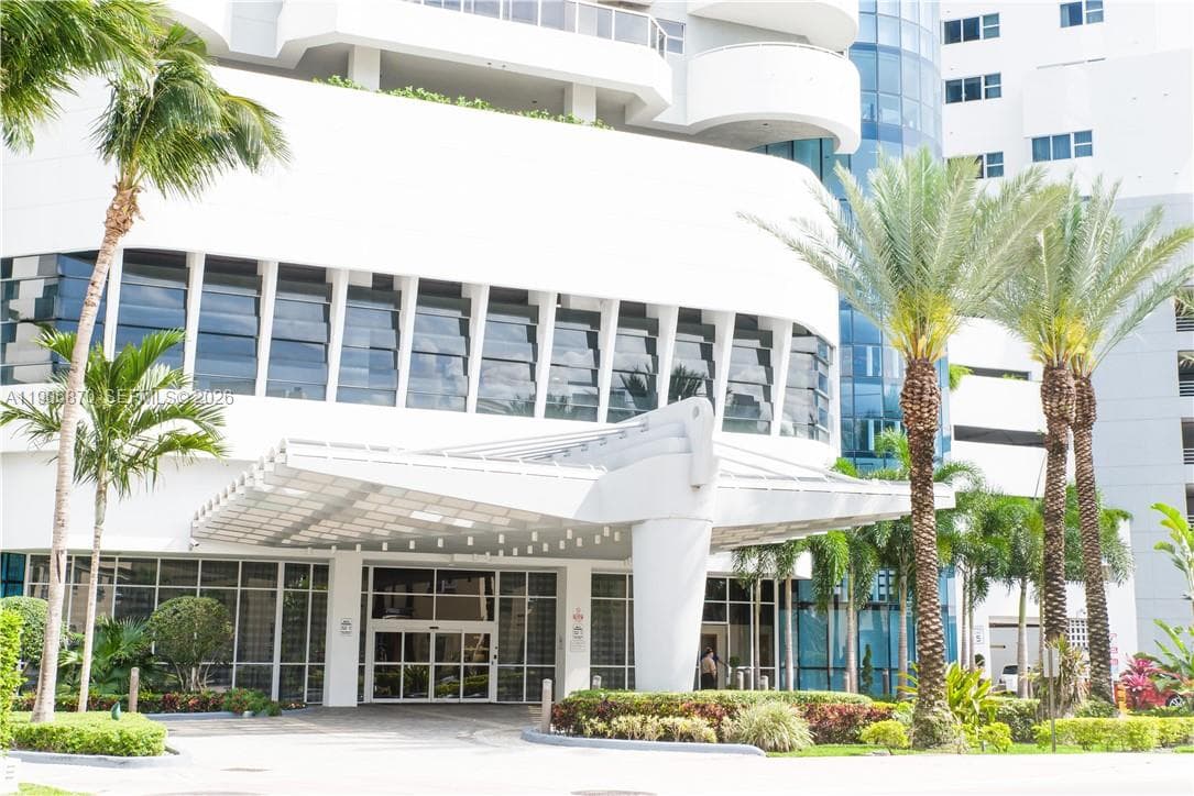 A11906870 — Miami Beach — 30