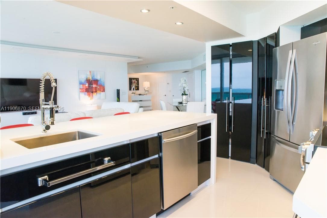 A11906870 — Miami Beach — 10