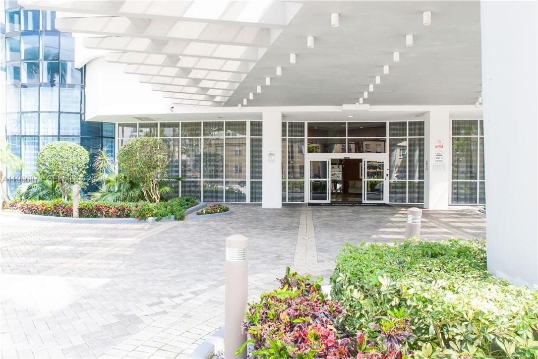 A11906870 — Miami Beach — 31