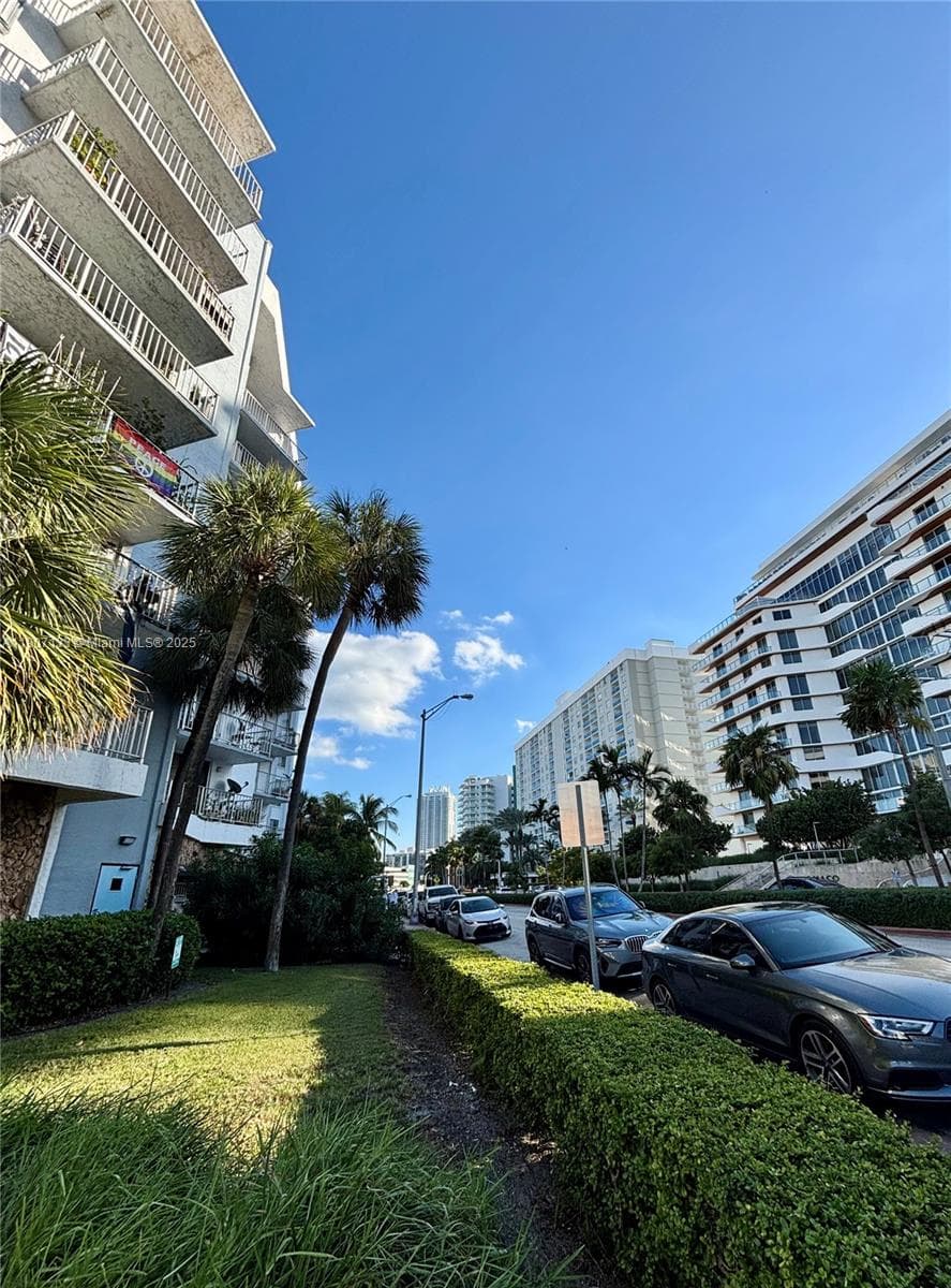 A11907133 — Miami Beach