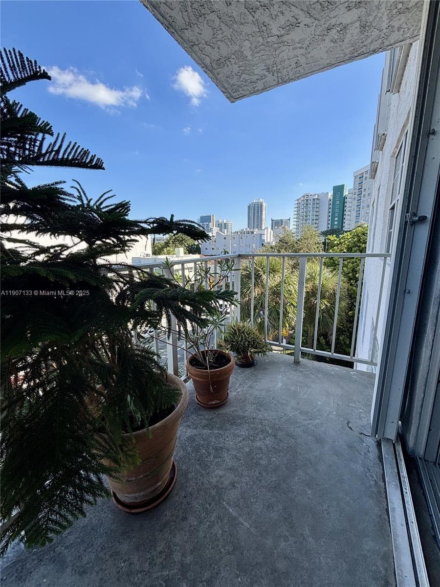 A11907133 — Miami Beach — 4