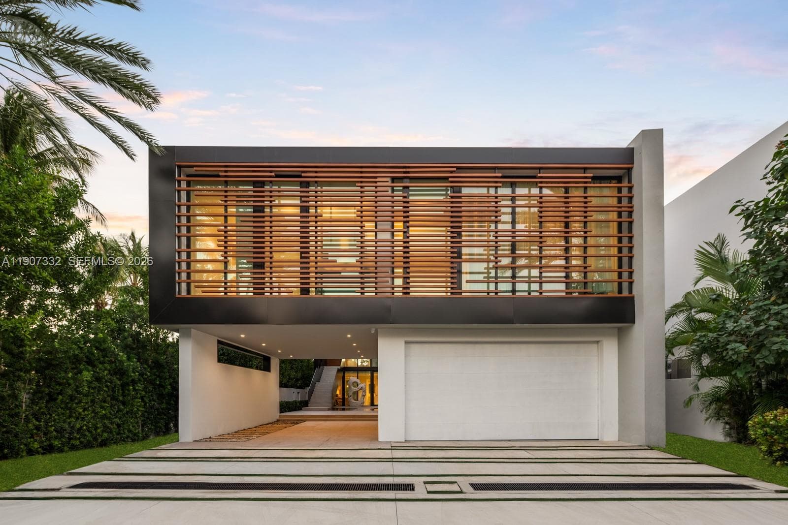 A11907332 — Miami Beach — 86