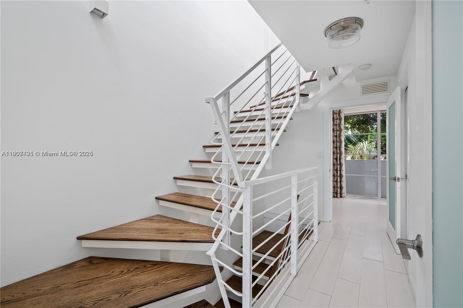 A11907495 — Miami Beach — 14