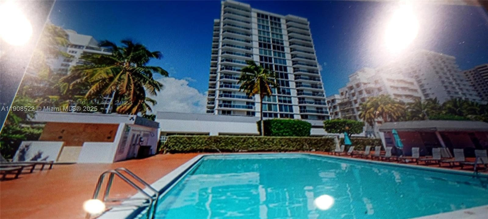 A11908522 — Miami Beach — 16